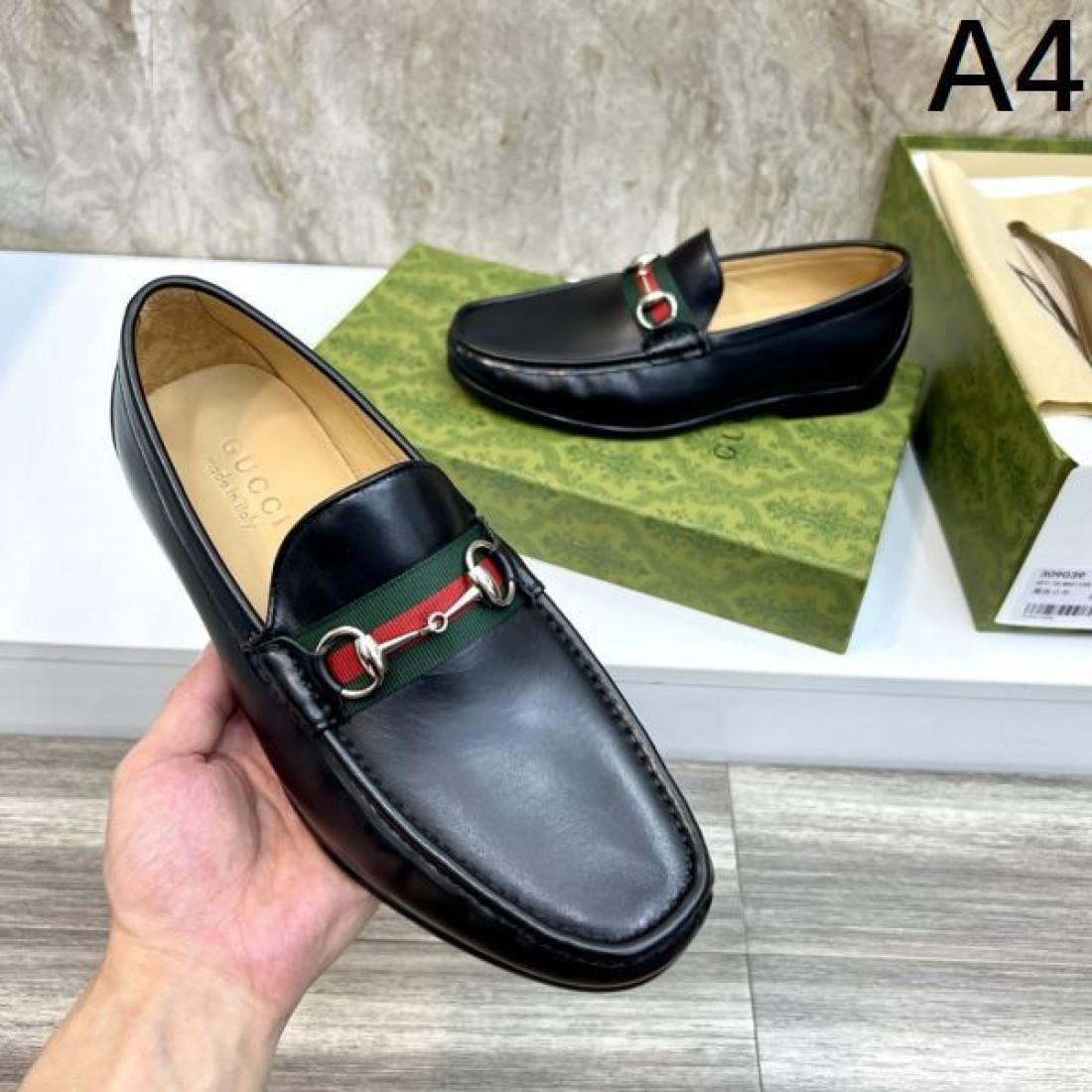 スマートで快適な GUCCI グッチ コピー ビジネスシューズ 洗練された大人の足元に