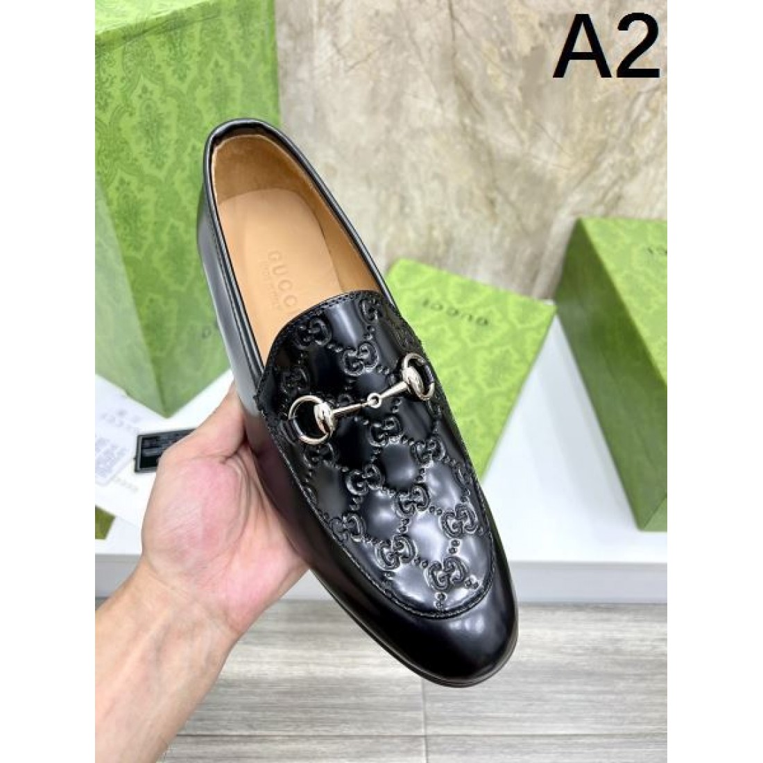  機能性と美しさを両立した GUCCI コピー ビジネスシューズ グッチで知的な印象に