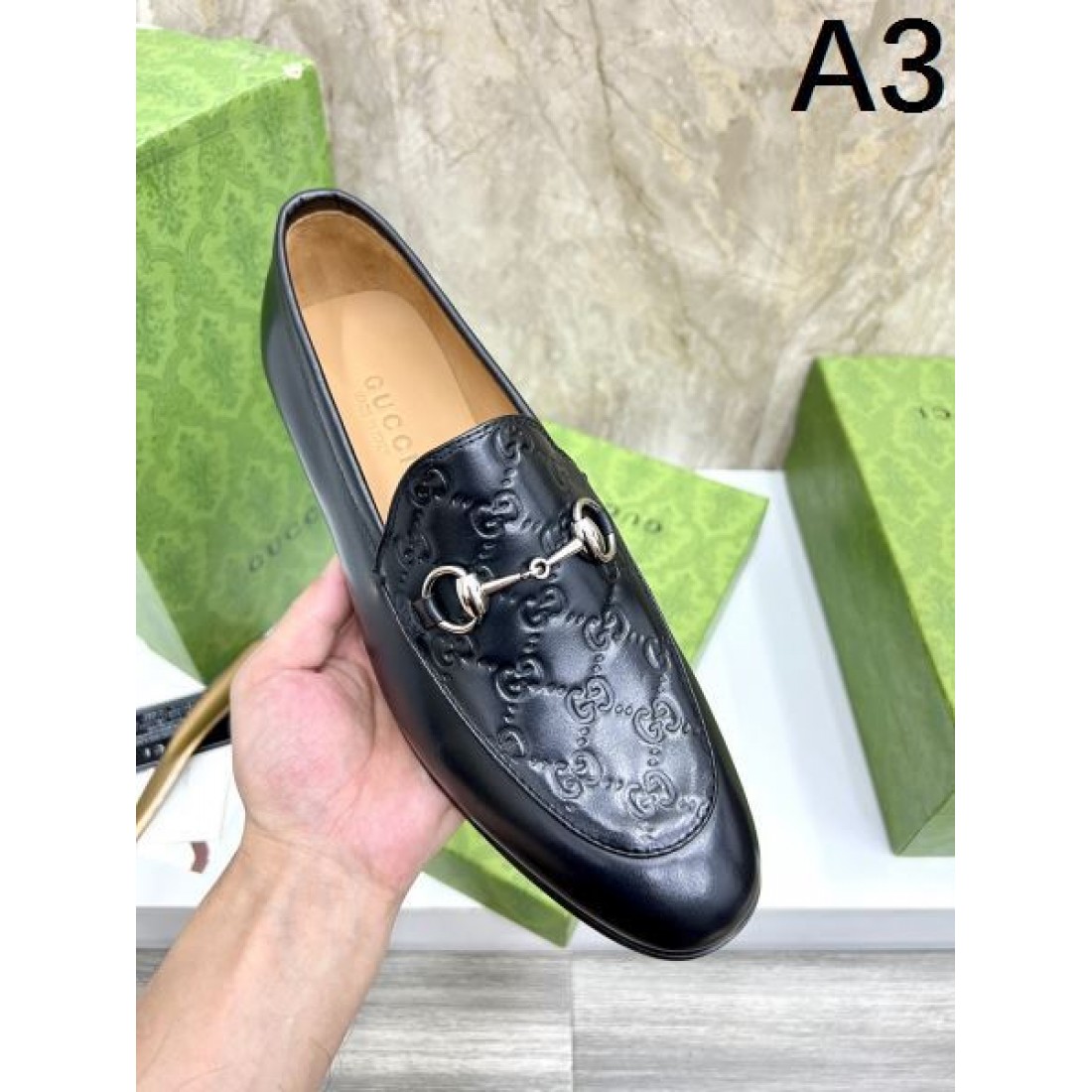  機能性と美しさを両立した GUCCI コピー ビジネスシューズ グッチで知的な印象に