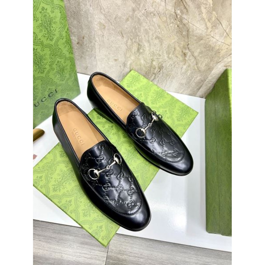  機能性と美しさを両立した GUCCI コピー ビジネスシューズ グッチで知的な印象に