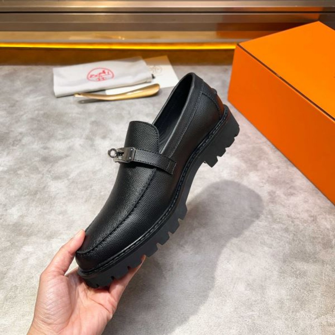 SNS映え抜群 HERMES エルメス コピー ビジネスシューズ 一瞬で華やぐ