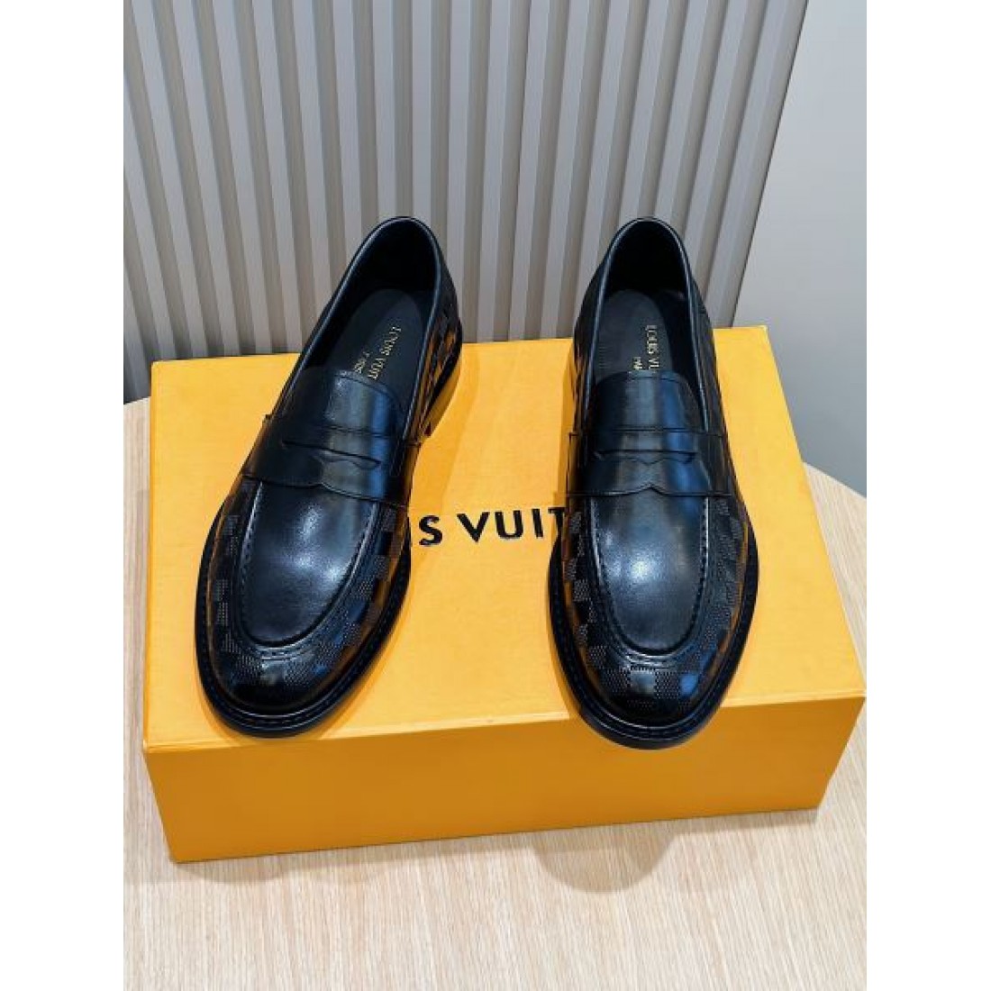 モダンで快適な履き心地の ルイヴィトン コピー ビジネスシューズ LOUIS VUITTON