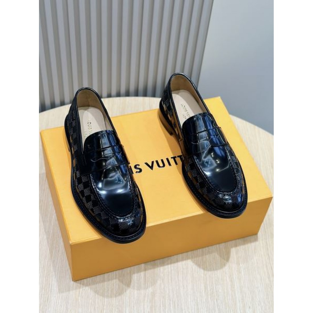 端正でスタイリッシュな LOUIS VUITTON ルイヴィトン コピー ビジネスシューズ