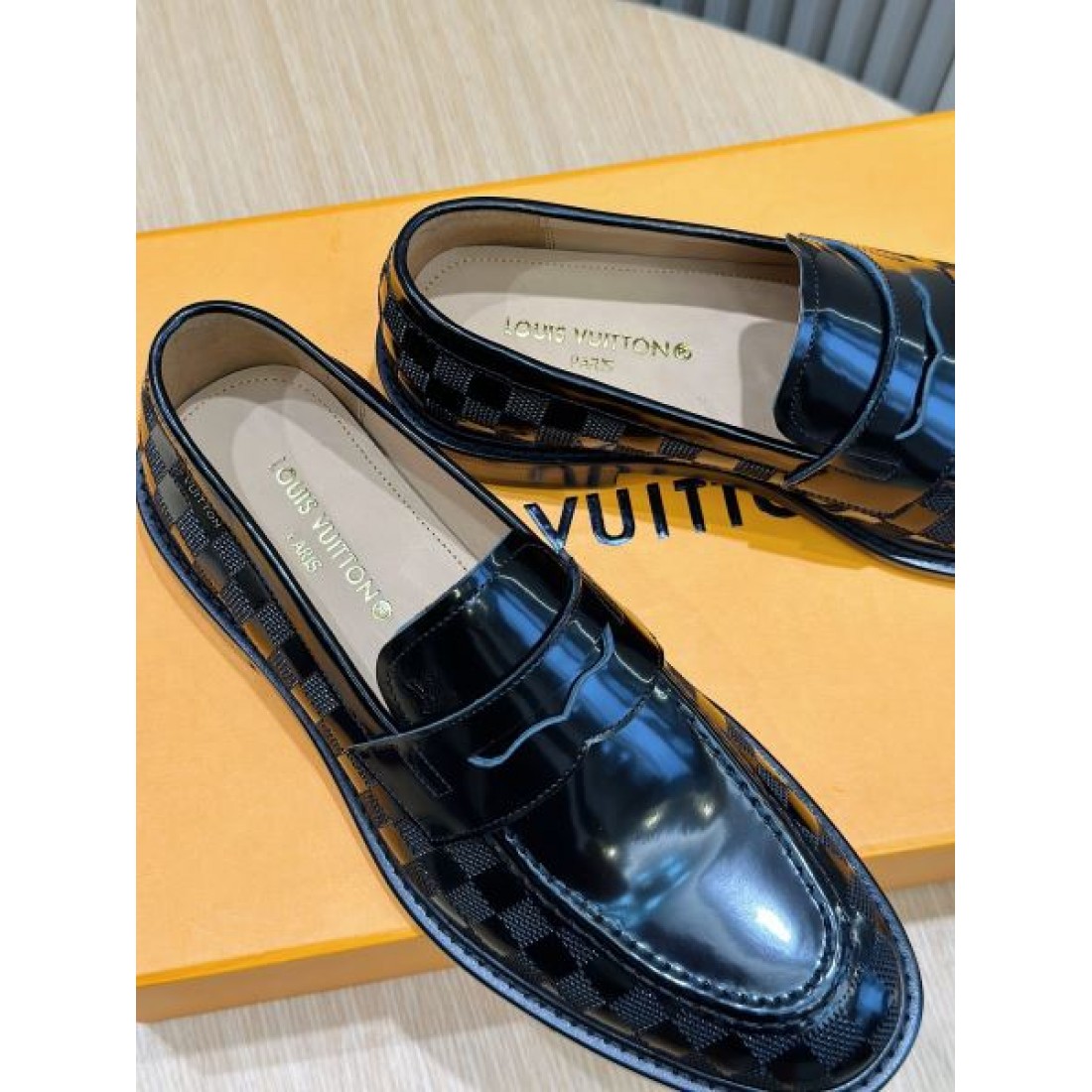 端正でスタイリッシュな LOUIS VUITTON ルイヴィトン コピー ビジネスシューズ 