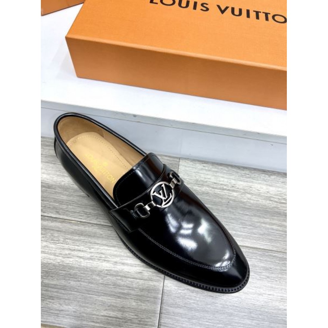 LOUIS VUITTON ルイヴィトン コピー ビジネスシューズ シンプルで高機能な