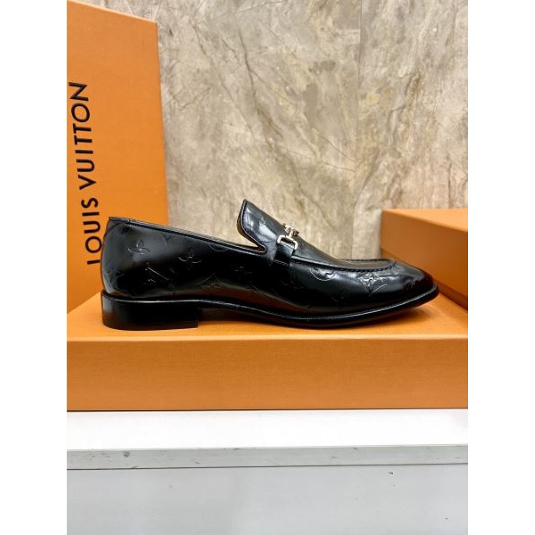 ルイヴィトン コピー ビジネスシューズ LOUIS VUITTON 優雅で実用的な魅力を凝縮