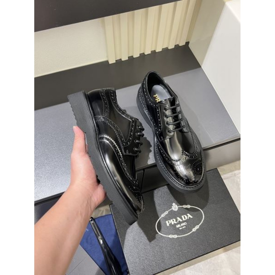 優雅で風格漂う PRADA プラダ コピー ビジネスシューズ 洗練された履き心地