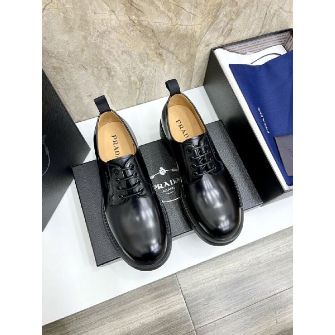 スタイリッシュな印象を与える プラダ コピー ビジネスシューズ PRADA 実用性も抜群