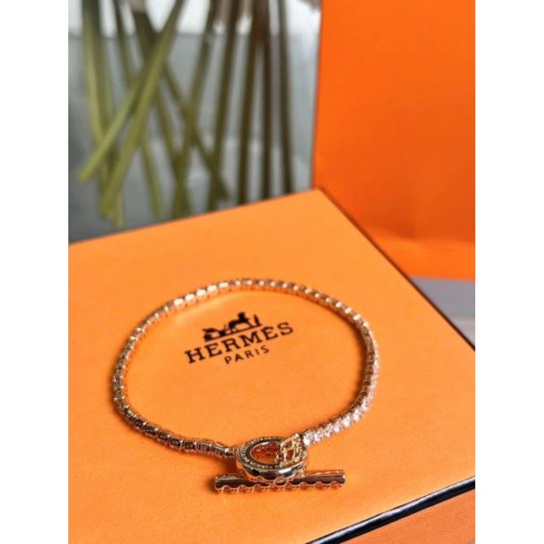 エルメス コピー ブレスレット ロゴ キレイめな印象を与えてくれ HERMES