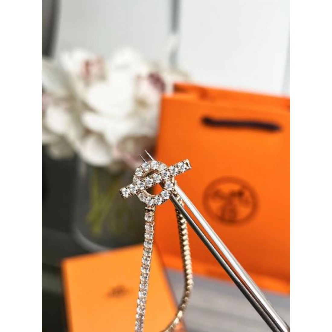 エルメス コピー ブレスレット ロゴ キレイめな印象を与えてくれ HERMES