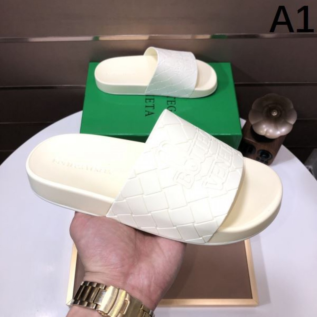 迷わずゲット BOTTEGA VENETA ボッテガヴェネタ コピー サンダル これは買い