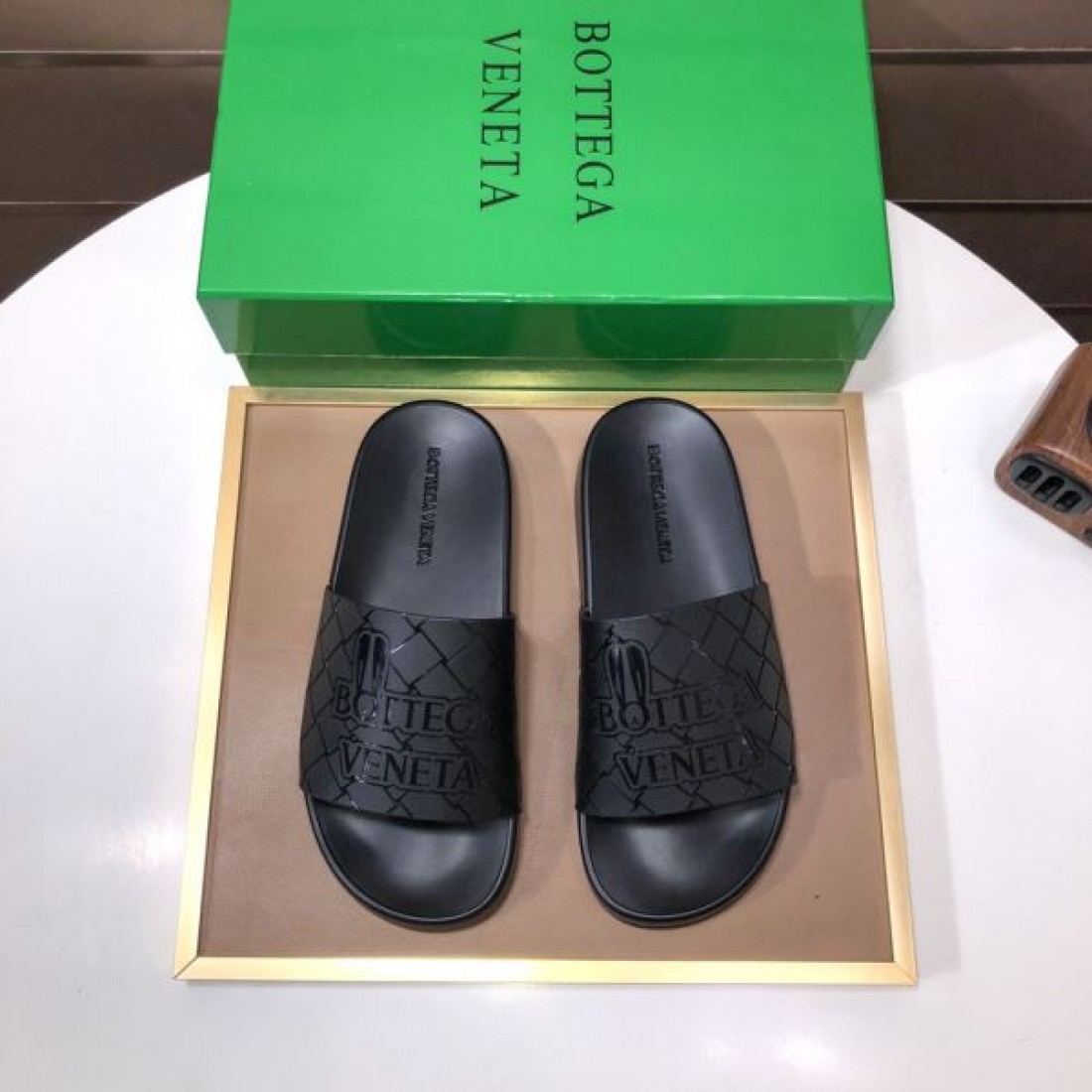 迷わずゲット BOTTEGA VENETA ボッテガヴェネタ コピー サンダル これは買い