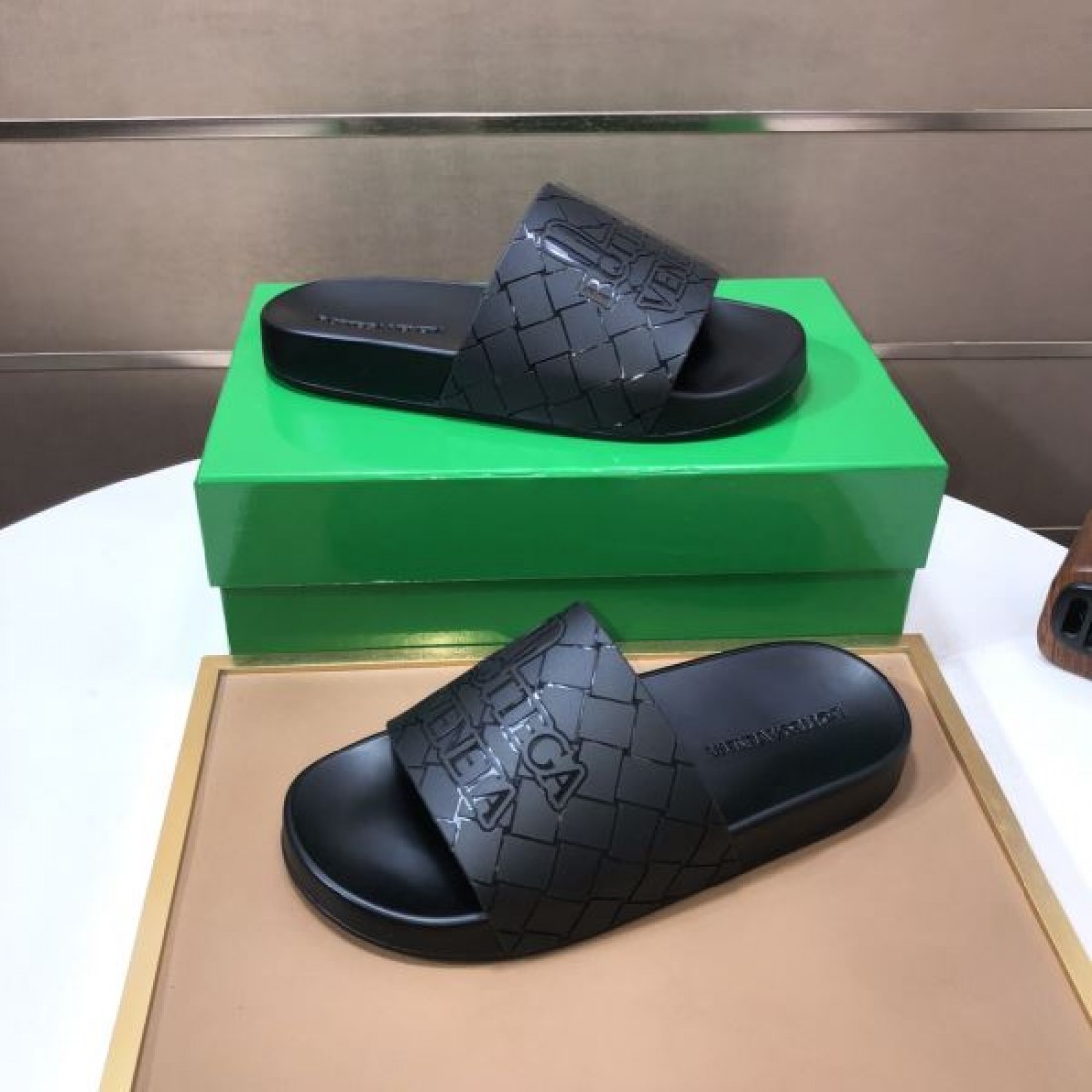 迷わずゲット BOTTEGA VENETA ボッテガヴェネタ コピー サンダル これは買い