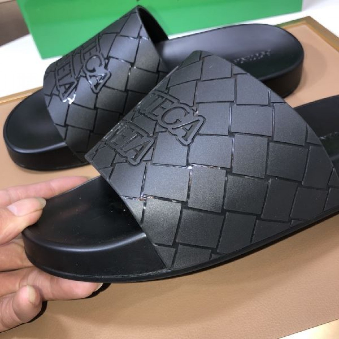 迷わずゲット BOTTEGA VENETA ボッテガヴェネタ コピー サンダル これは買い