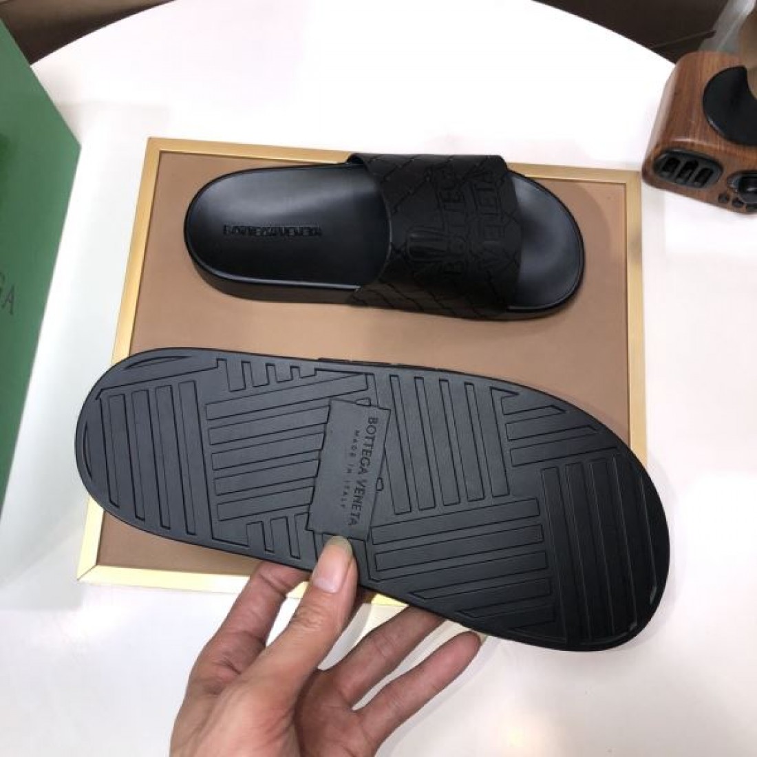 迷わずゲット BOTTEGA VENETA ボッテガヴェネタ コピー サンダル これは買い