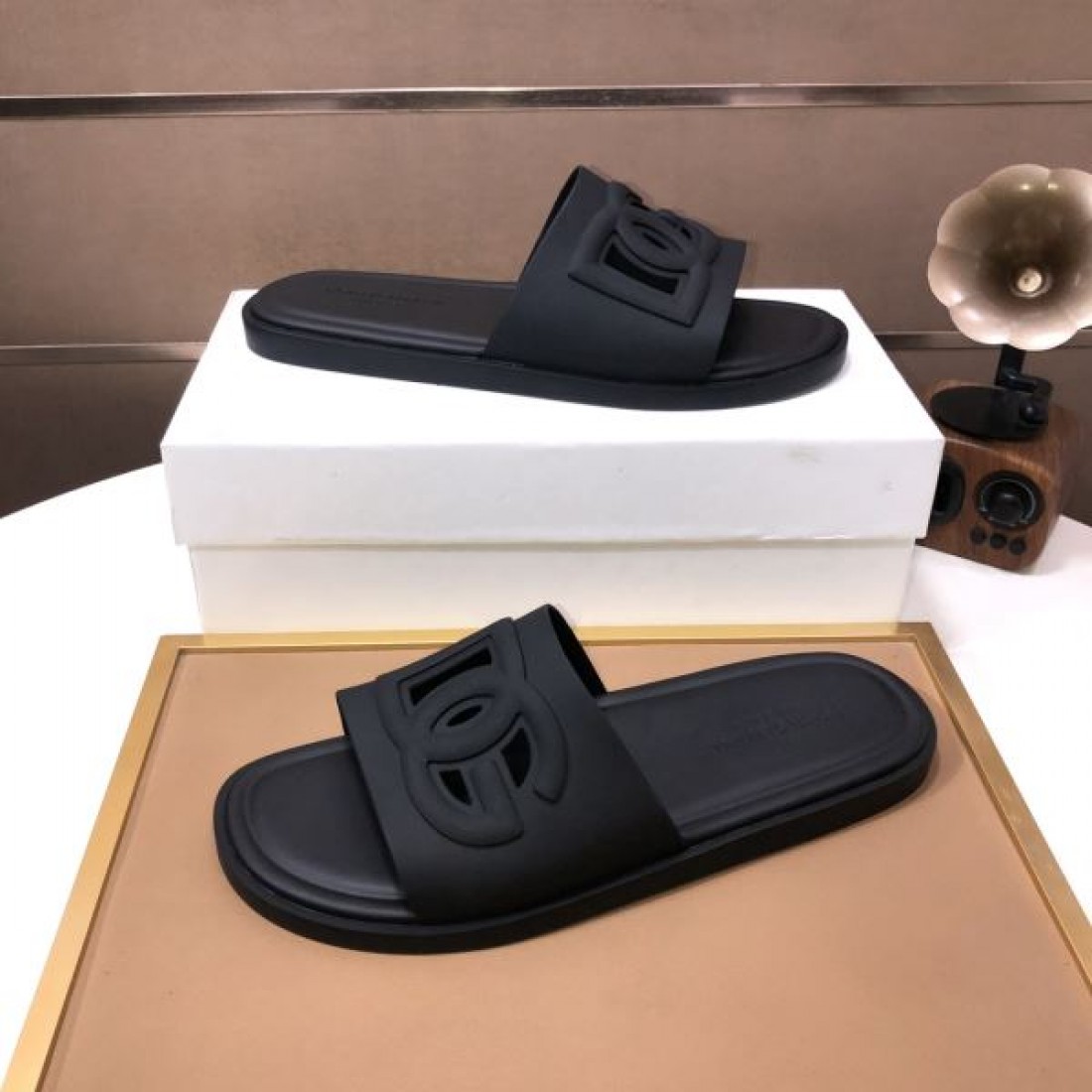  遊び心あるエレガントな ドルチェ＆ガッバーナ コピー サンダル DOLCE＆GABBANA