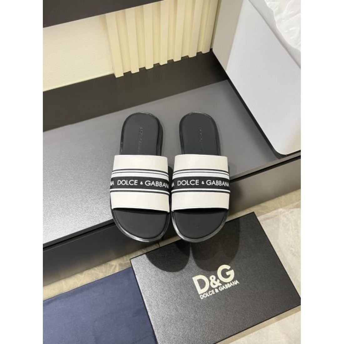  注目度抜群のDOLCE＆GABBANA ドルチェ＆ガッバーナ コピー サンダル 大人っぽい