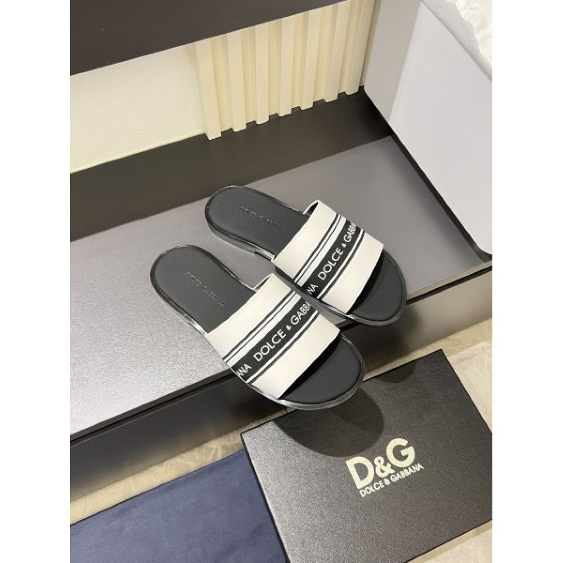  注目度抜群のDOLCE＆GABBANA ドルチェ＆ガッバーナ コピー サンダル 大人っぽい