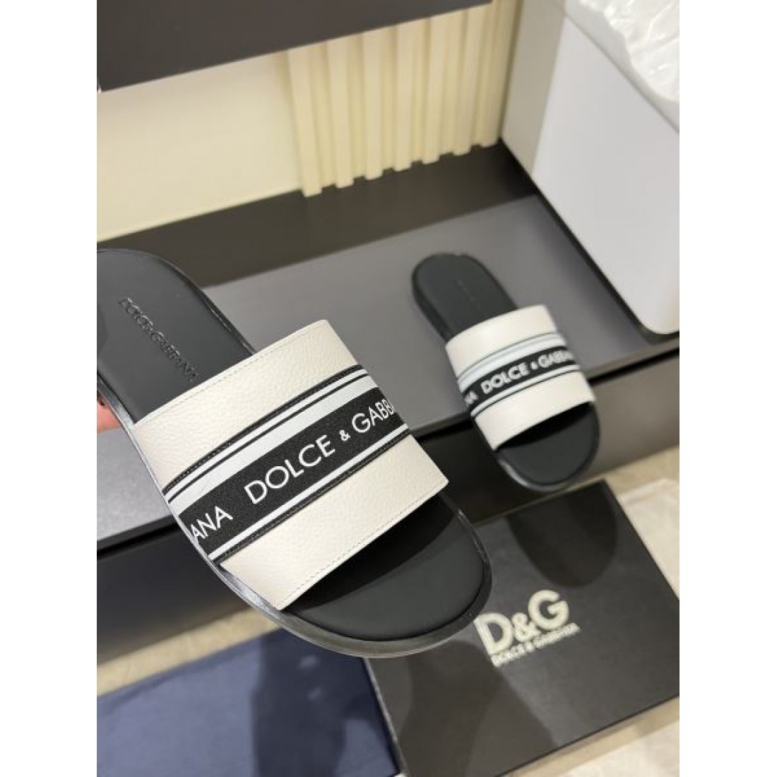  注目度抜群のDOLCE＆GABBANA ドルチェ＆ガッバーナ コピー サンダル 大人っぽい