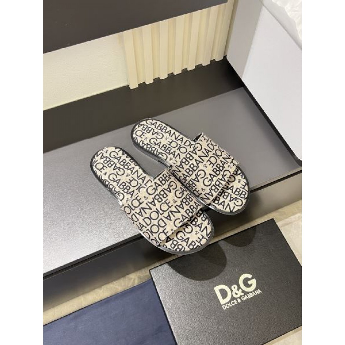 DOLCE＆GABBANA ドルチェ＆ガッバーナ コピー サンダルトレンド感あふれる