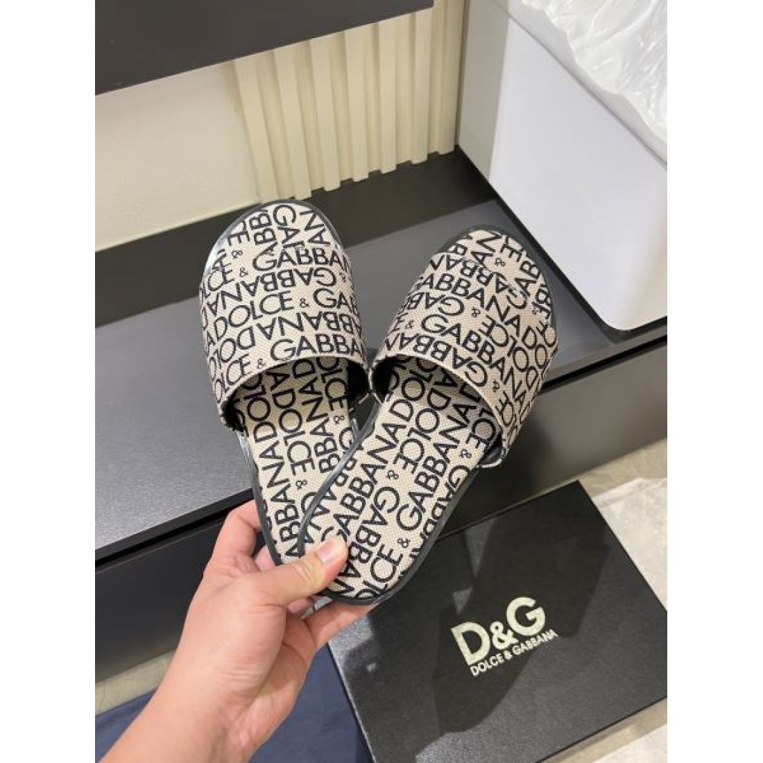  DOLCE＆GABBANA ドルチェ＆ガッバーナ コピー サンダルトレンド感あふれる