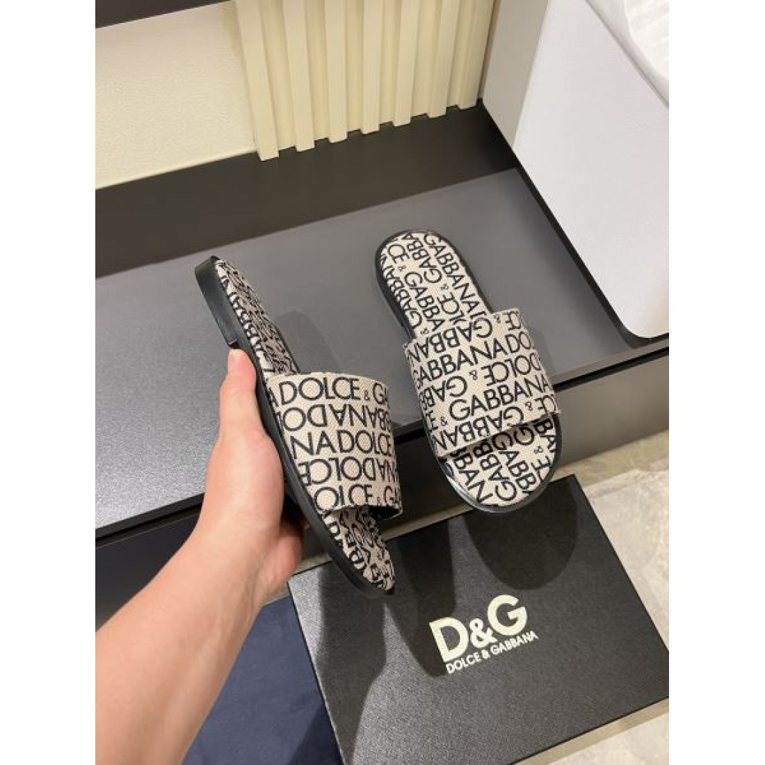  DOLCE＆GABBANA ドルチェ＆ガッバーナ コピー サンダルトレンド感あふれる