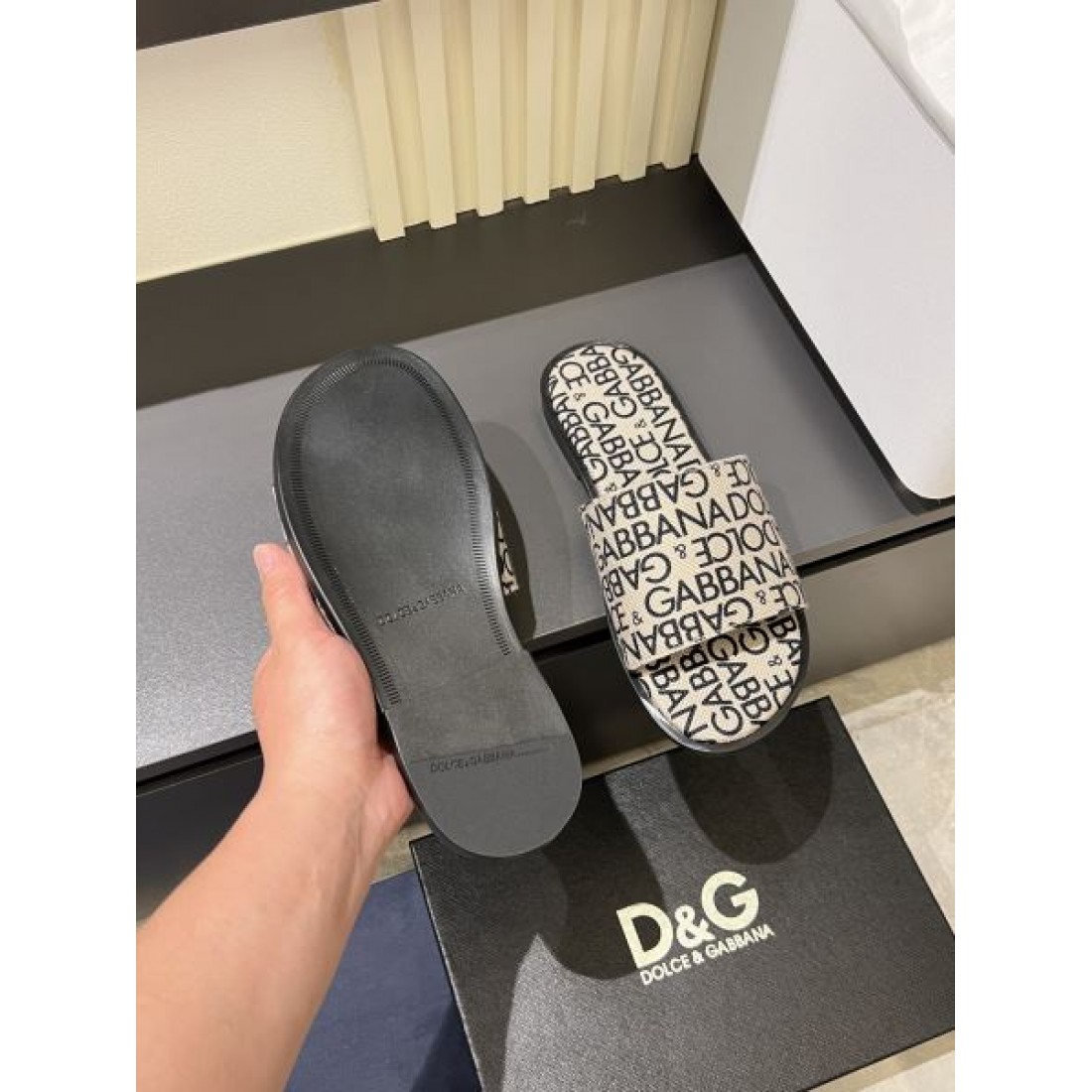  DOLCE＆GABBANA ドルチェ＆ガッバーナ コピー サンダルトレンド感あふれる