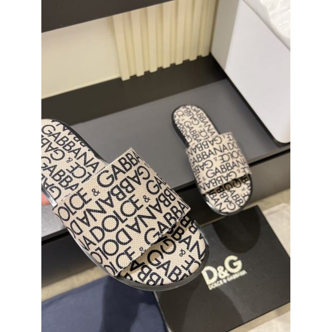  DOLCE＆GABBANA ドルチェ＆ガッバーナ コピー サンダルトレンド感あふれる