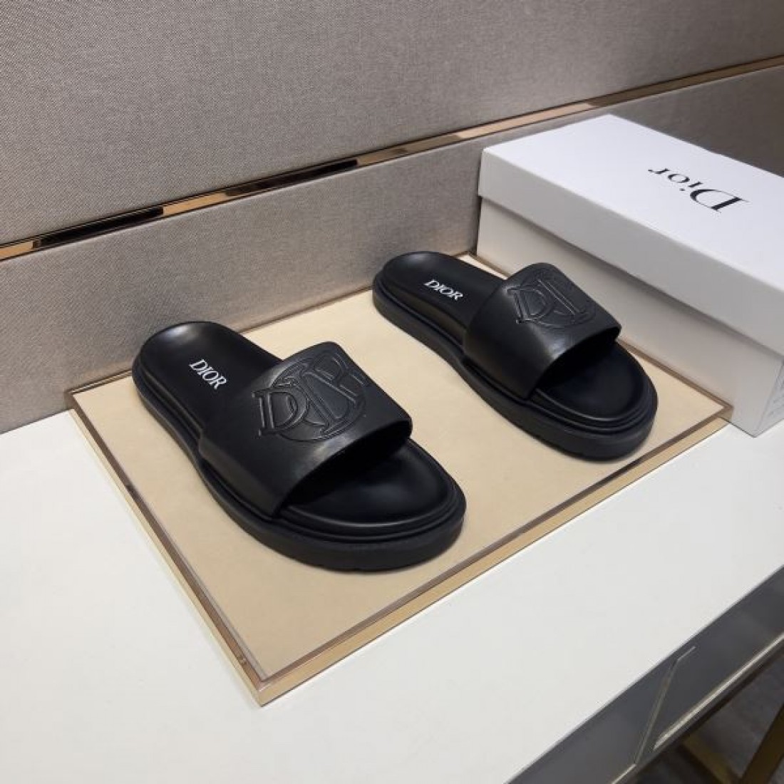 今季イチオシ DIOR ディオール コピー サンダル 季節感たっぷり
