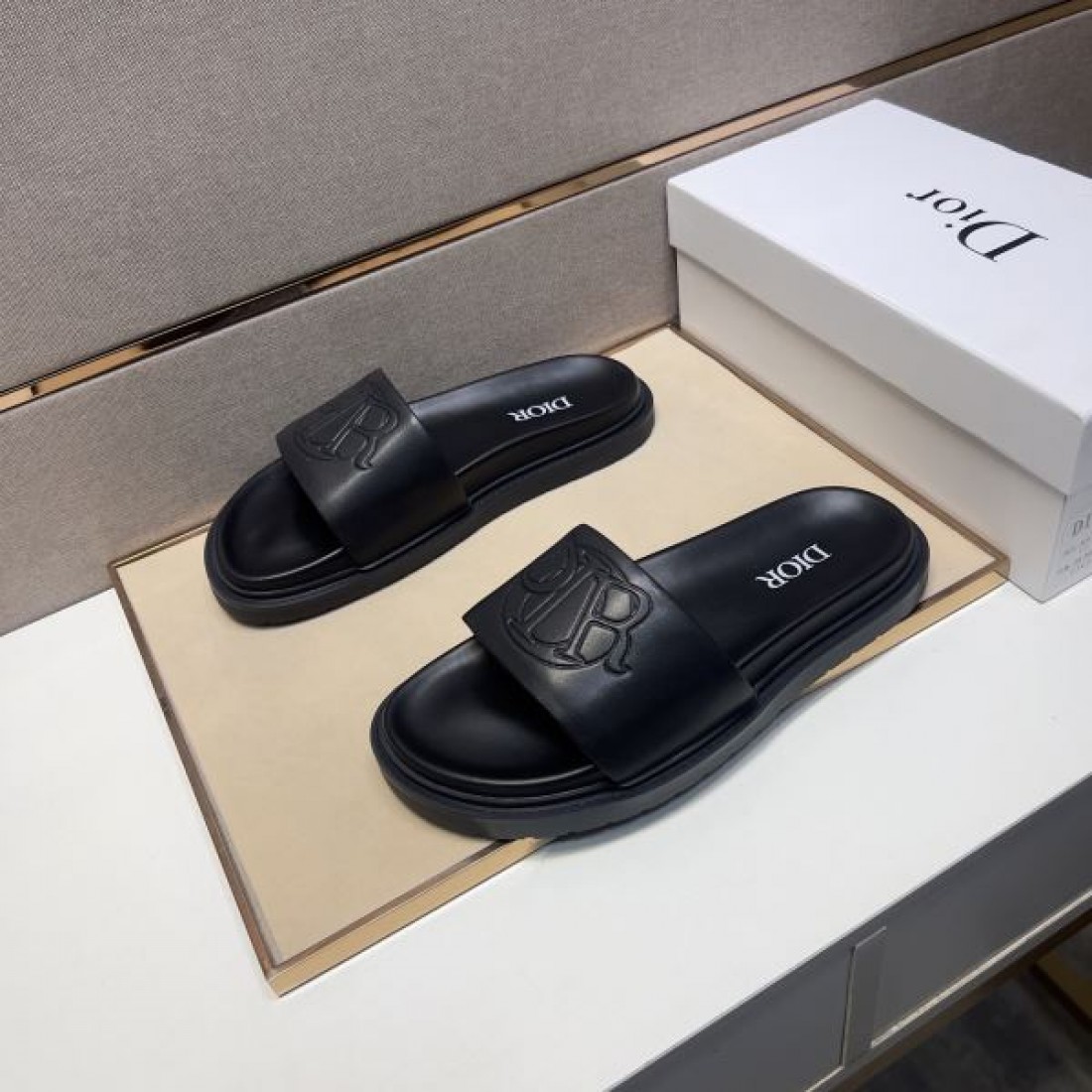 今季イチオシ DIOR ディオール コピー サンダル 季節感たっぷり