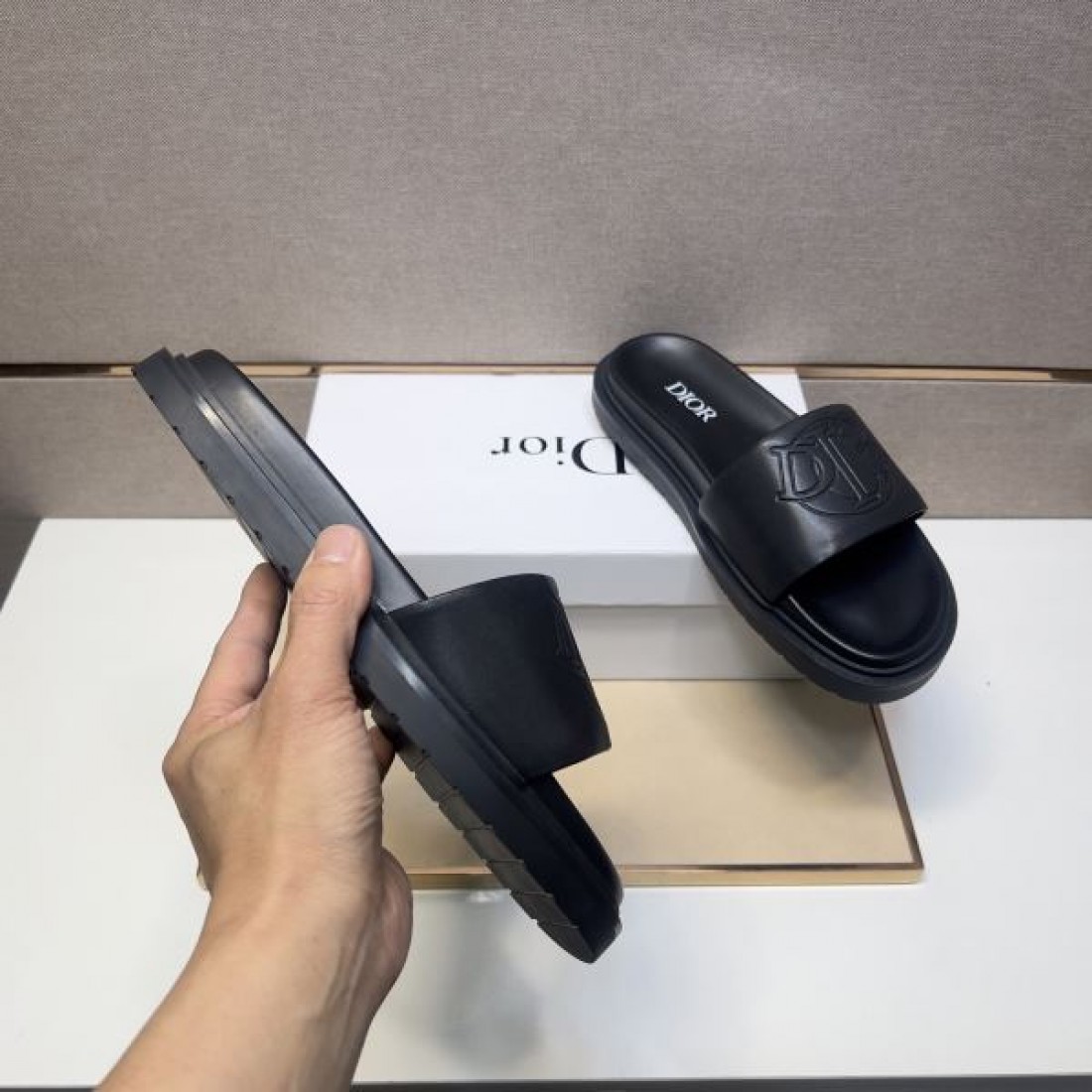 今季イチオシ DIOR ディオール コピー サンダル 季節感たっぷり
