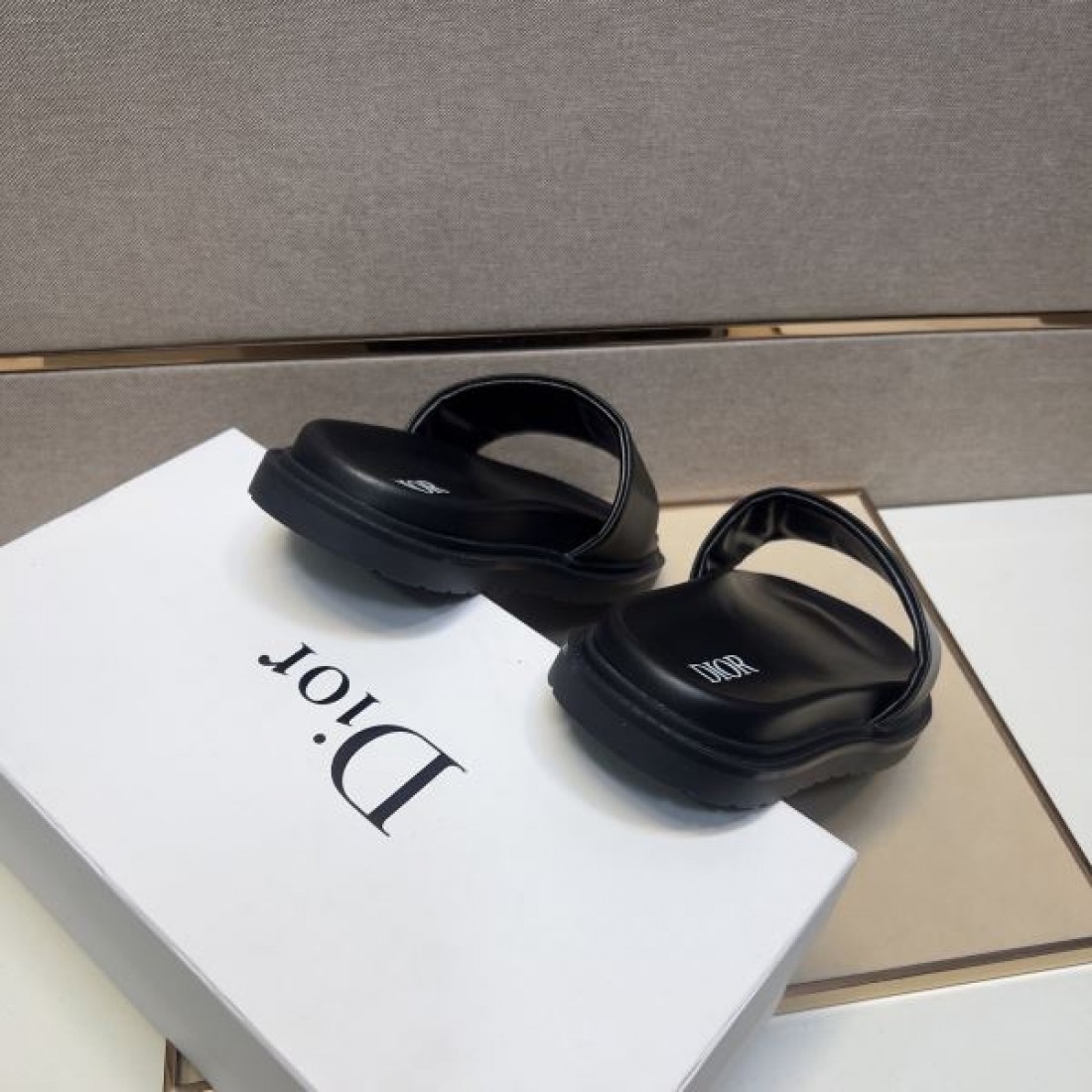 今季イチオシ DIOR ディオール コピー サンダル 季節感たっぷり