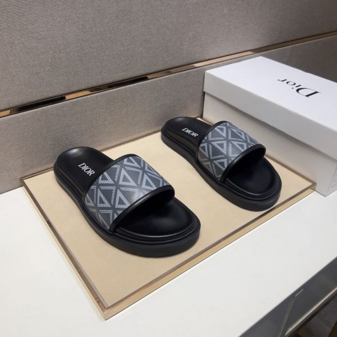 大人可愛い DIOR ディオール コピー サンダル 海外セレブ風コーデ