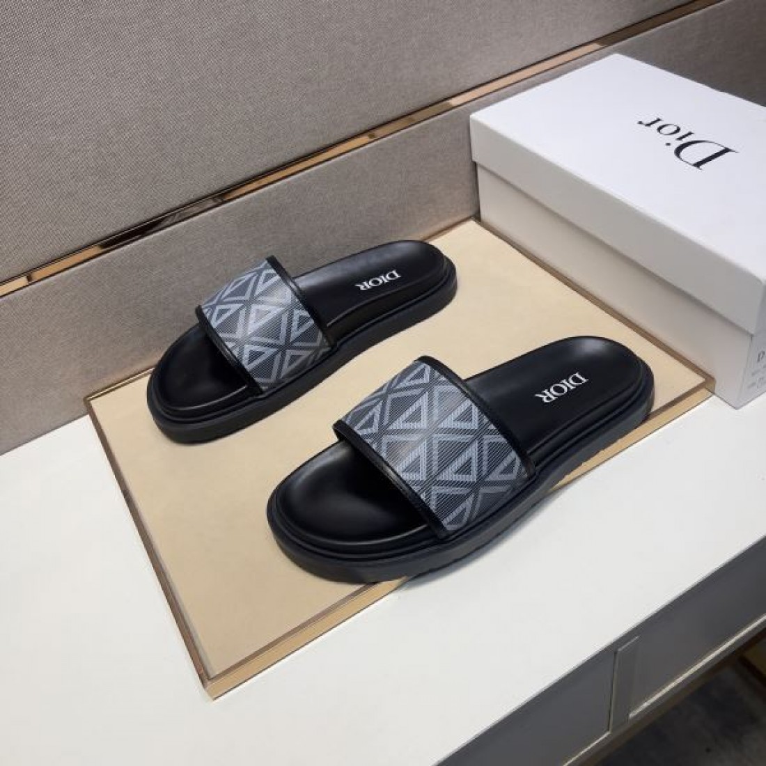 大人可愛い DIOR ディオール コピー サンダル 海外セレブ風コーデ