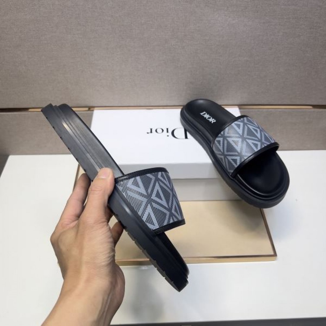 大人可愛い DIOR ディオール コピー サンダル 海外セレブ風コーデ