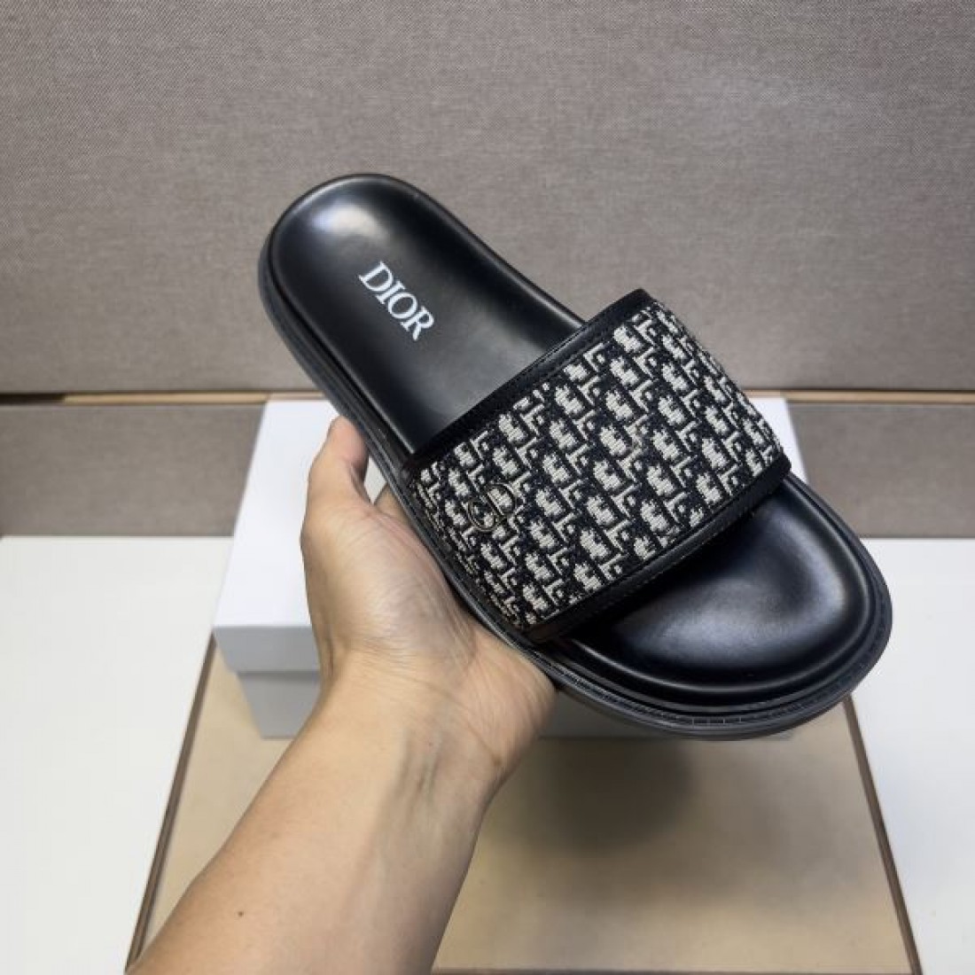 DIOR ディオール コピー サンダル フェミニンで華やかな 夏らしいデザイン
