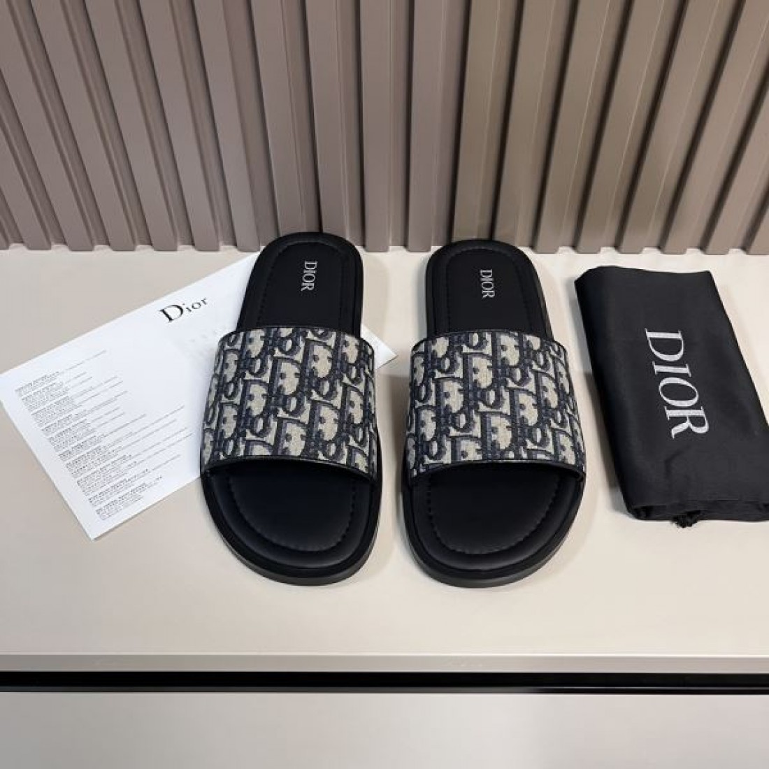 今季注目のDIOR ディオール コピー サンダル 軽やかで華やかなシルエット