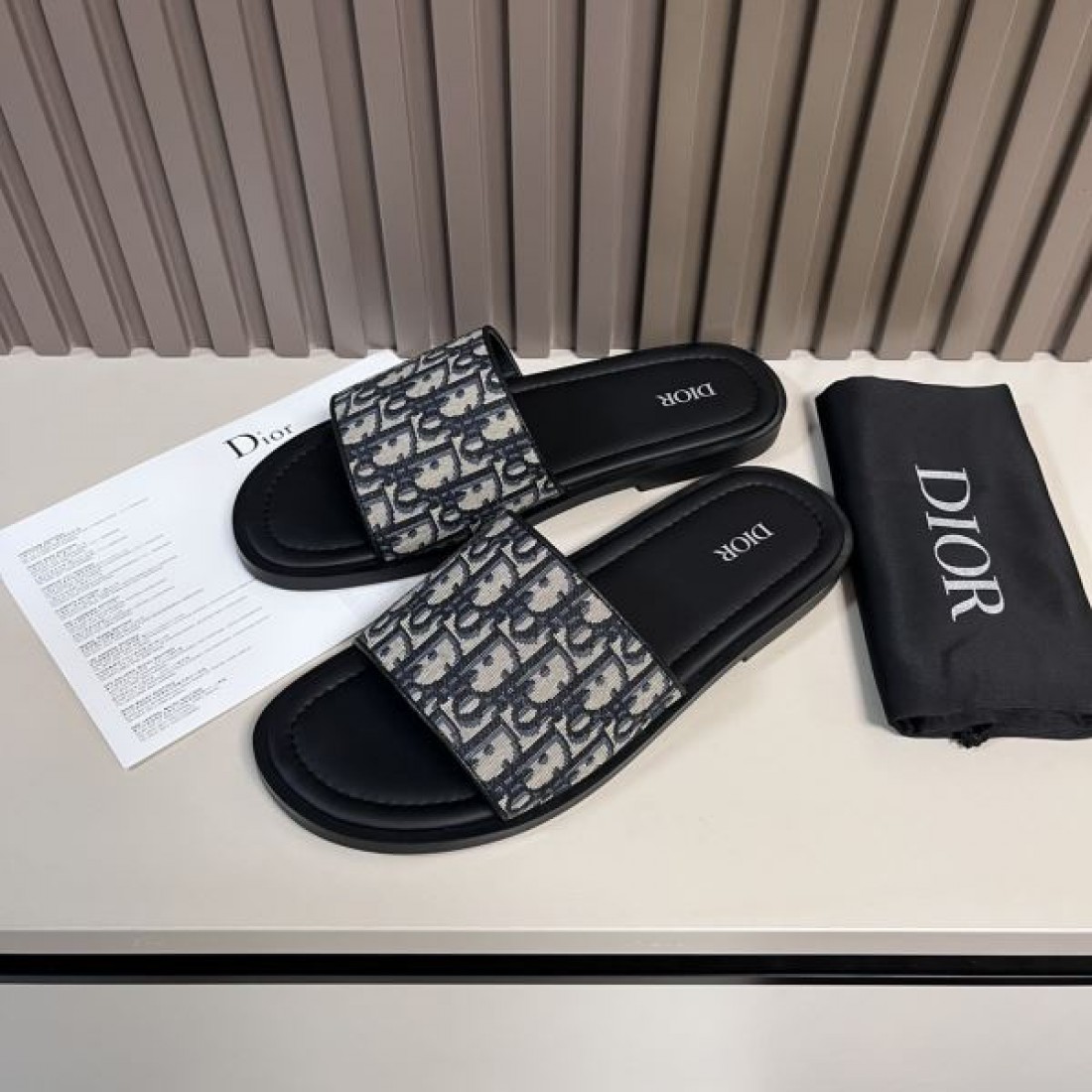 今季注目のDIOR ディオール コピー サンダル 軽やかで華やかなシルエット