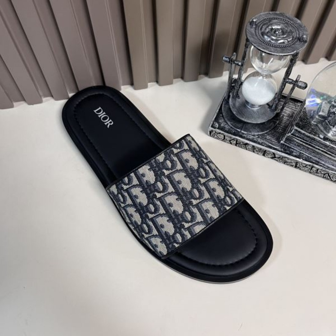 今季注目のDIOR ディオール コピー サンダル 軽やかで華やかなシルエット