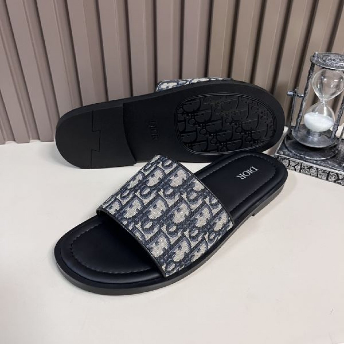 今季注目のDIOR ディオール コピー サンダル 軽やかで華やかなシルエット