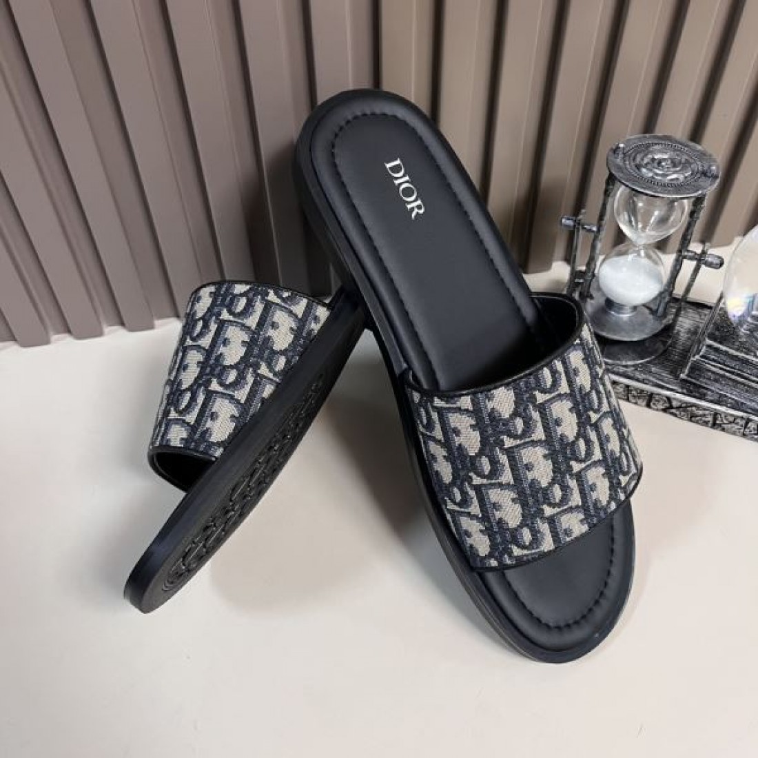 今季注目のDIOR ディオール コピー サンダル 軽やかで華やかなシルエット