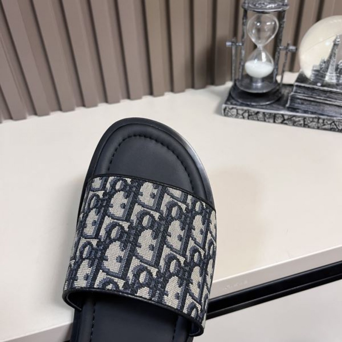 今季注目のDIOR ディオール コピー サンダル 軽やかで華やかなシルエット