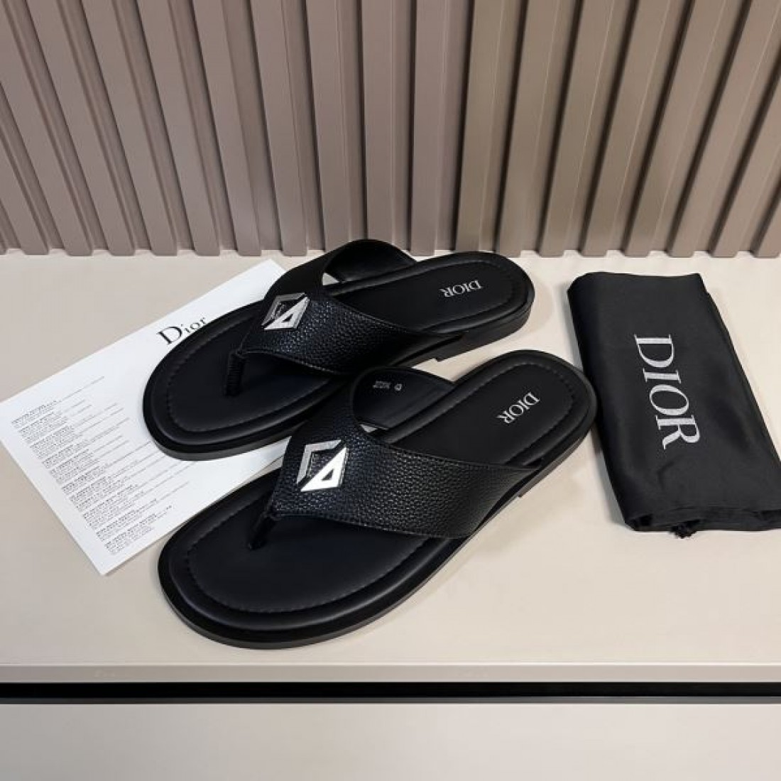  ムード漂う ディオール コピー サンダル 今っぽさをまとったDIOR