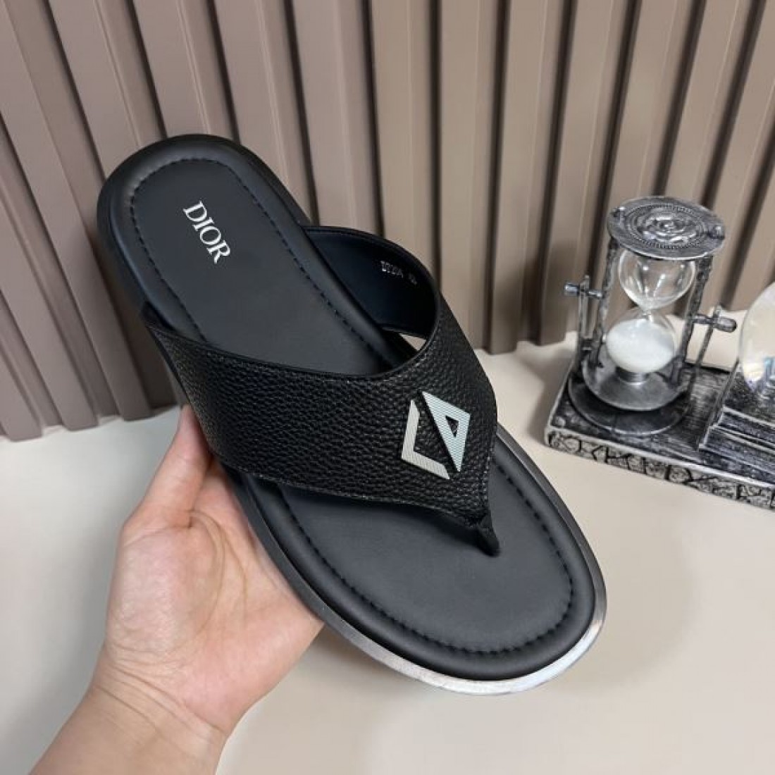  ムード漂う ディオール コピー サンダル 今っぽさをまとったDIOR