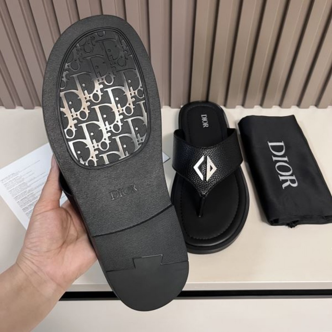  ムード漂う ディオール コピー サンダル 今っぽさをまとったDIOR