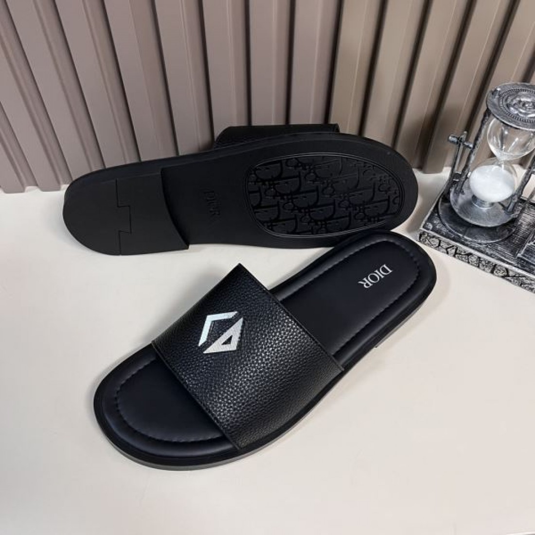 話題のDIOR コピー サンダル ディオール魅力引き立つモダンなデザイン