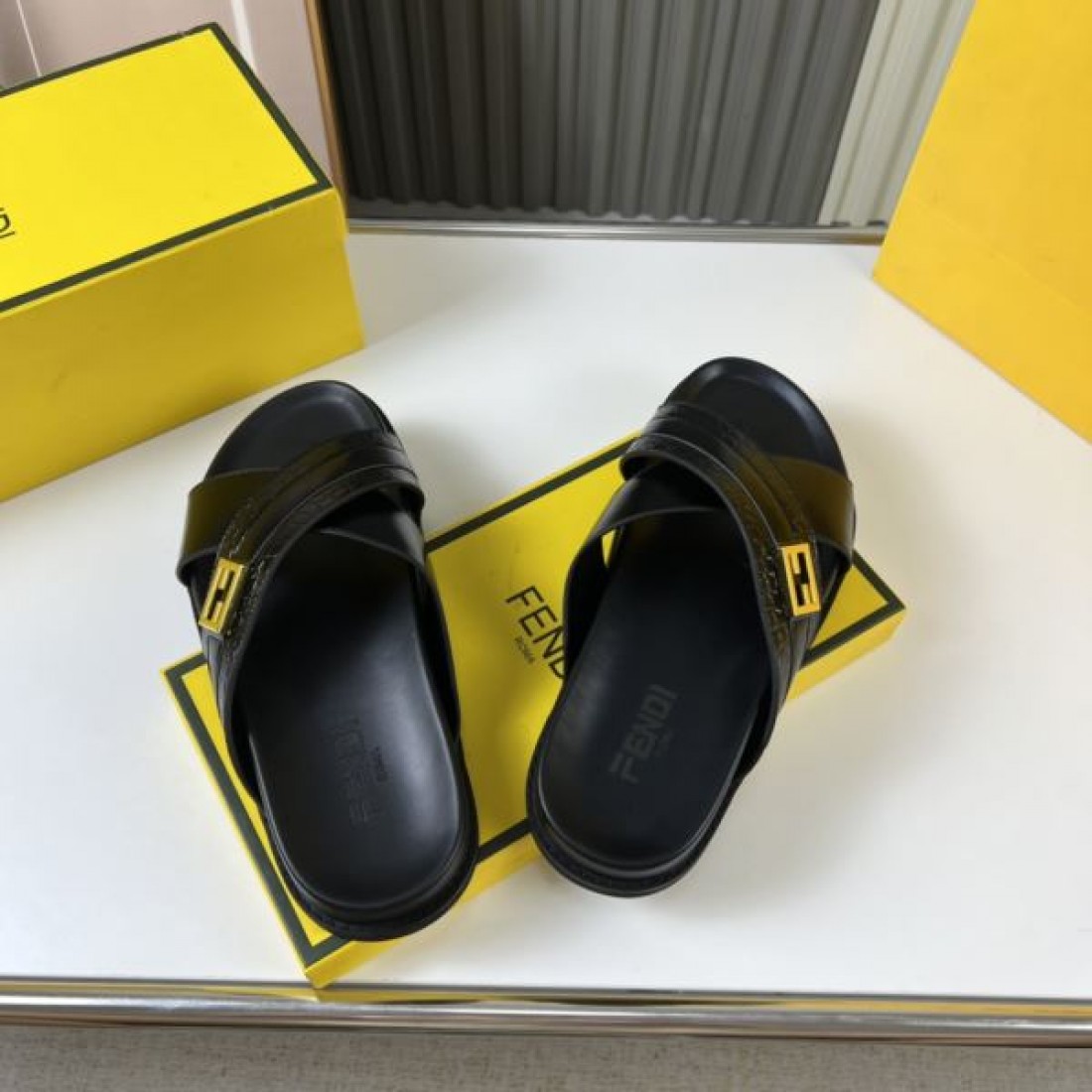  優雅で洗練された FENDI フェンデイ スーパーコピー サンダル