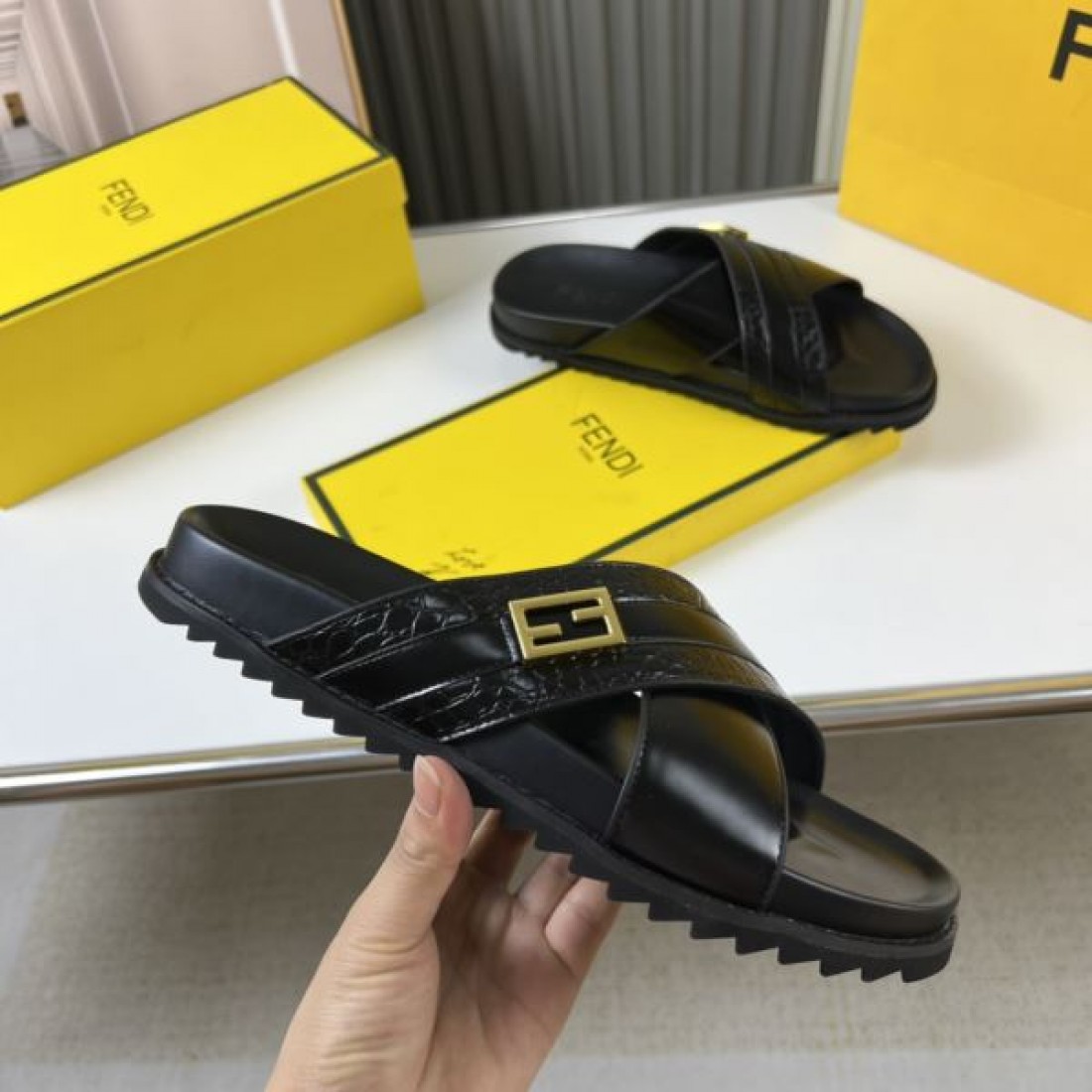  優雅で洗練された FENDI フェンデイ スーパーコピー サンダル