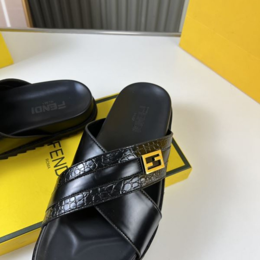  優雅で洗練された FENDI フェンデイ スーパーコピー サンダル