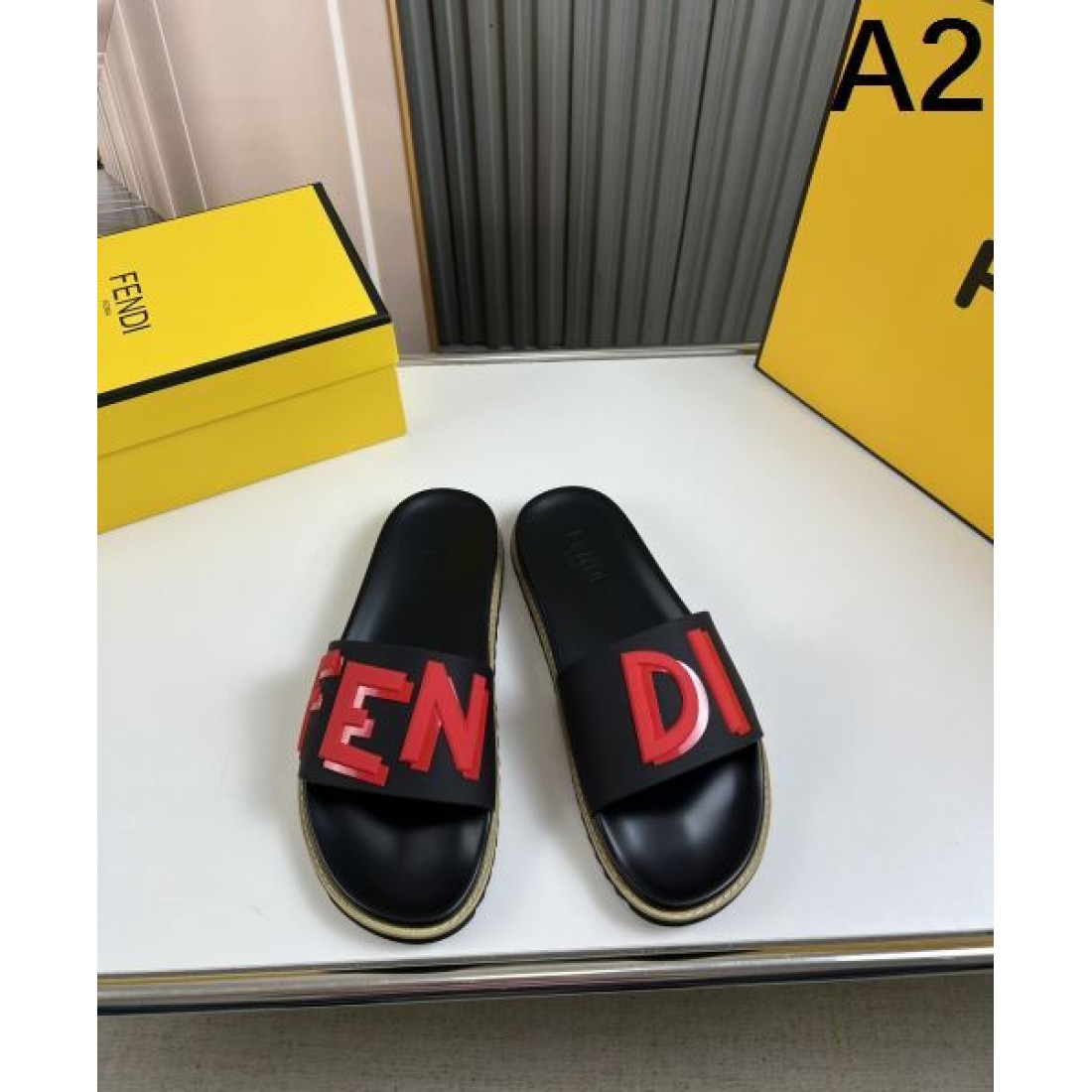  快適でエレガントな FENDI フェンデイ スーパーコピー サンダル